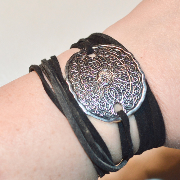 ♥️🌹💘 3 for 20/ Tie Wrap Silver Bracelet Cuff Yoga Boho Faux Leather - Picture 7 of 8